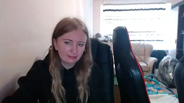 Snapshot of PeterAndJen chatting on October 2025 08:02:02 AM PeterAndJen online show from October 2025 08:02:02 AM