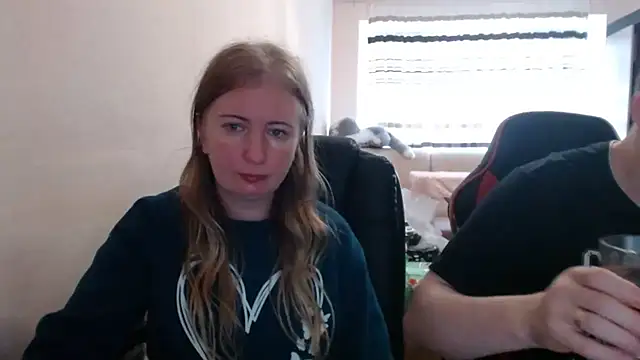 Snapshot of PeterAndJen chatting on November 2025 08:37:02 AM PeterAndJen online show from November 2025 08:37:02 AM