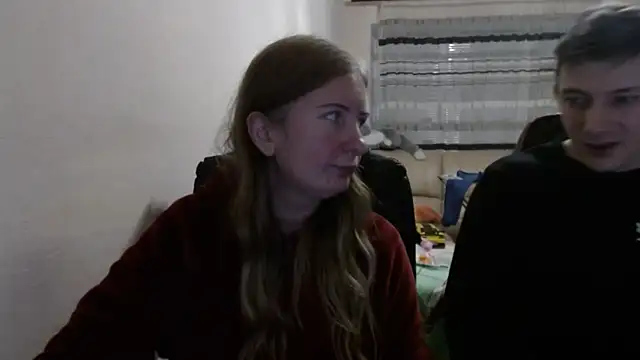 Snapshot of PeterAndJen chatting on November 2025 06:46:02 PM PeterAndJen online show from November 2025 06:46:02 PM