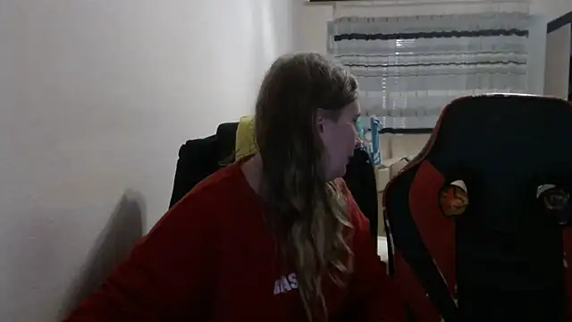 Snapshot of PeterAndJen chatting on November 2025 08:45:01 PM PeterAndJen online show from November 2025 08:45:01 PM