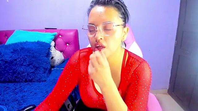 crissn0707 online show from March 2026 12:21:01 AM