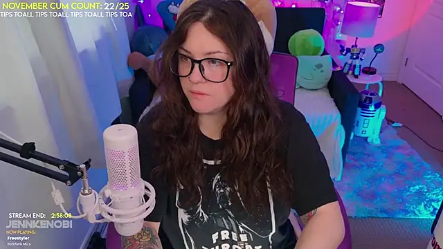 JennKenobi online show from November 2025 03:23:02 PM