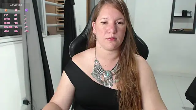 Snapshot of tamy_shine87 chatting on December 2025 04:18:02 AM tamy shine87 online show from December 2025 04:18:02 AM