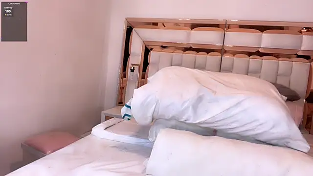 Snapshot of im_yours_01 chatting on March 2025 05:56:01 AM im yours 01 online show from March 2025 05:56:01 AM