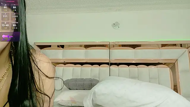 Snapshot of im_yours_01 chatting on October 2025 02:04:02 AM im yours 01 online show from October 2025 02:04:02 AM