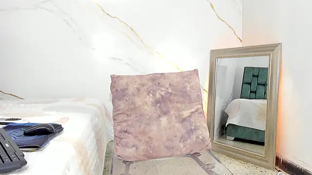 IsiisLovei online show from September 2025 02:39:02 PM