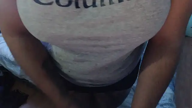 Hilarybunnyy online show from December 2024 10:56:01 PM