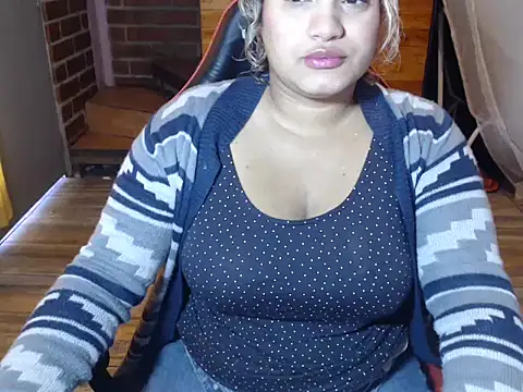 Hilarybunnyy online show from April 2026 03:42:02 PM