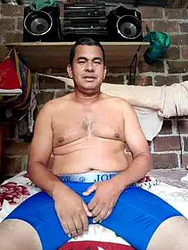 Snapshot of axomen chatting on December 2024 06:48:02 PM axomen online show from December 2024 06:48:02 PM