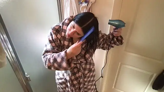 Snapshot of HYPHYtype chatting on November 2025 07:27:02 PM HYPHYtype online show from November 2025 07:27:02 PM