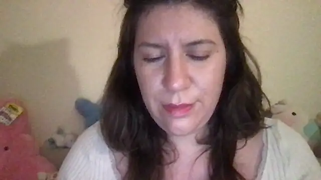 Snapshot of HYPHYtype chatting on November 2025 12:31:02 AM HYPHYtype online show from November 2025 12:31:02 AM