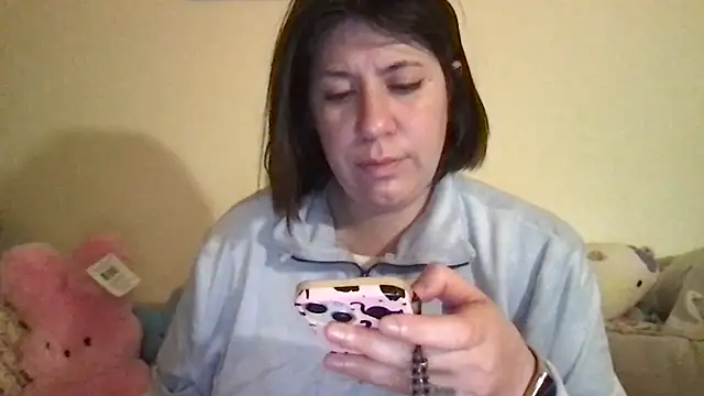 Snapshot of HYPHYtype chatting on November 2025 06:38:02 AM HYPHYtype online show from November 2025 06:38:02 AM