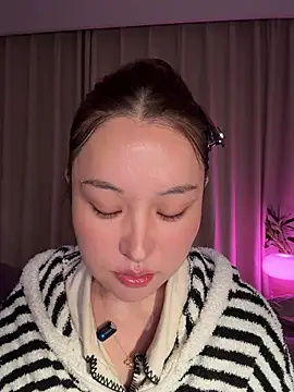 sphynx- - online show from November 2025 03:03:02 PM