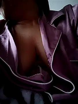 Snapshot of Ivanna2 chatting on November 2025 11:27:02 AM Ivanna2 online show from November 2025 11:27:02 AM