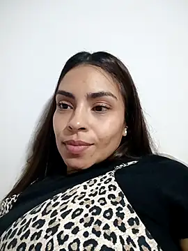 Snapshot of Ivanna2 chatting on December 2025 01:33:01 AM Ivanna2 online show from December 2025 01:33:01 AM