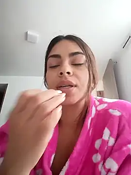 Snapshot of Ivanna2 chatting on December 2025 03:53:01 PM Ivanna2 online show from December 2025 03:53:01 PM