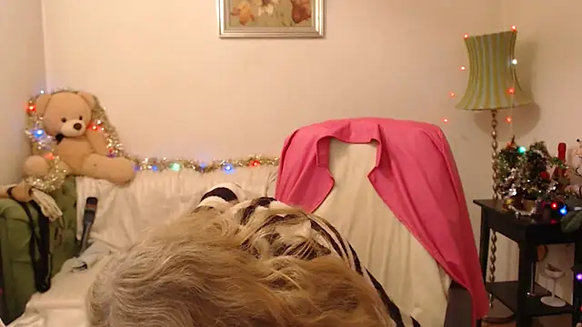 Snapshot of BlairFort chatting on December 2024 03:48:02 PM BlairFort online show from December 2024 03:48:02 PM