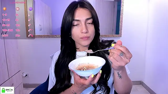 Snapshot of EricaVanderhill chatting on December 2025 10:50:01 PM EricaVanderhill online show from December 2025 10:50:01 PM