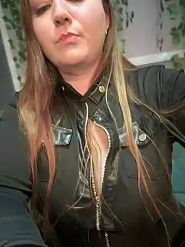 Snapshot of CandyShoopp chatting on January 2025 07:31:01 PM CandyShoopp online show from January 2025 07:31:01 PM