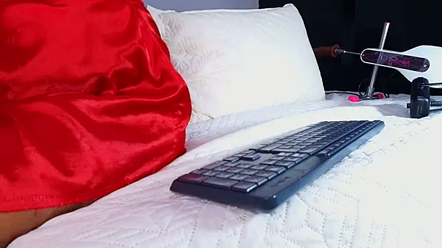 Snapshot of sofi_decker chatting on November 2025 12:13:01 PM sofi decker online show from November 2025 12:13:01 PM