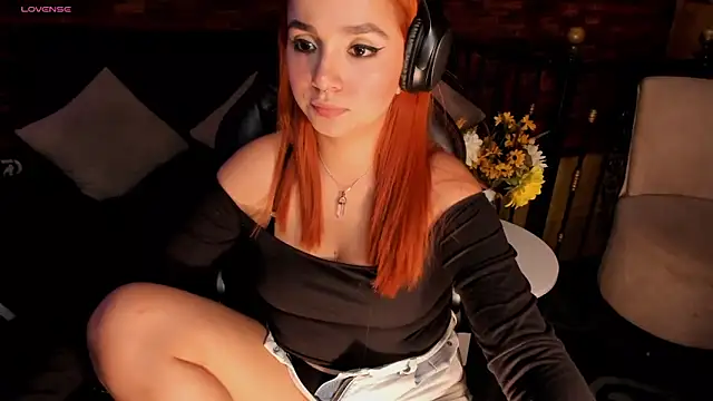 Snapshot of GiaBrooksX chatting on November 2025 03:34:02 PM GiaBrooksX online show from November 2025 03:34:02 PM