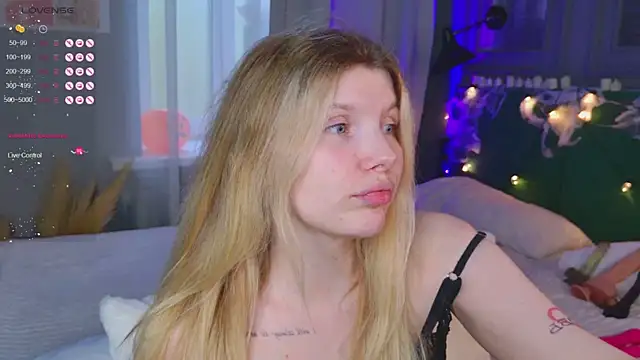 Snapshot of _aleksa_ chatting on October 2025 06:47:01 AM aleksa online show from October 2025 06:47:01 AM