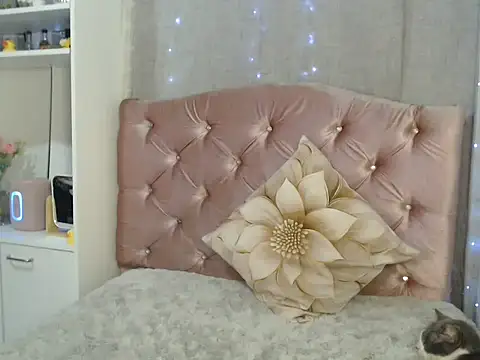 Starsweetcute online show from November 2025 05:28:02 AM