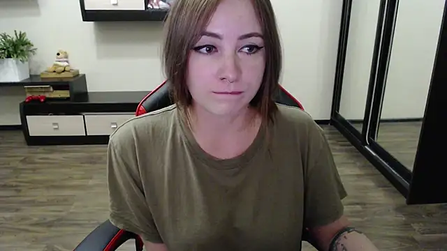 Laralianna online show from September 2025 04:28:02 PM