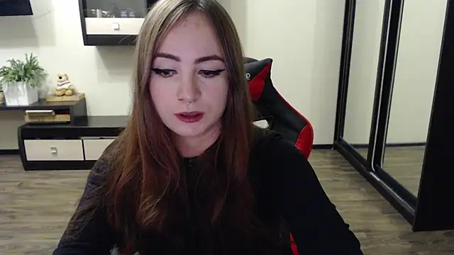 Laralianna online show from September 2025 10:50:01 AM