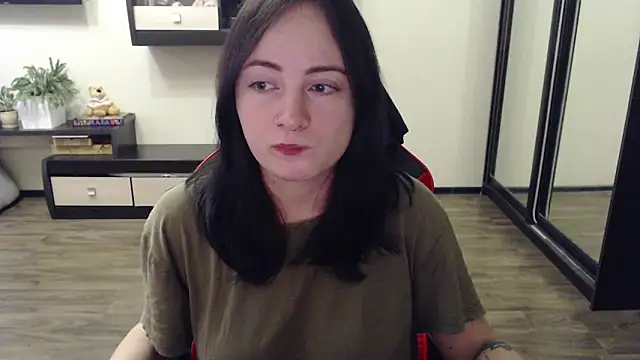 Laralianna online show from October 2025 10:02:01 AM