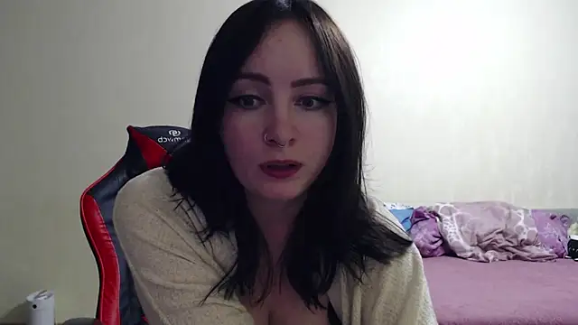 Laralianna online show from October 2025 06:37:01 PM