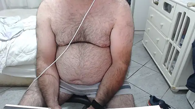 Snapshot of MysterBearMG chatting on November 2025 11:47:02 PM MysterBearMG online show from November 2025 11:47:02 PM