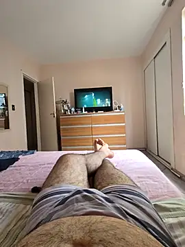 Snapshot of MysterBearMG chatting on November 2025 04:25:01 PM MysterBearMG online show from November 2025 04:25:01 PM