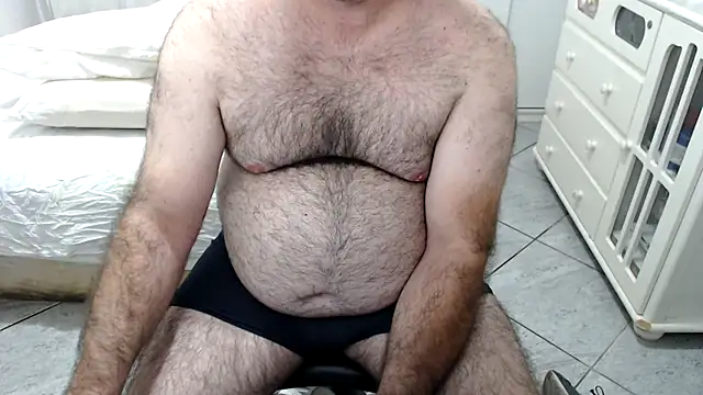 Snapshot of MysterBearMG chatting on November 2025 11:40:02 PM MysterBearMG online show from November 2025 11:40:02 PM