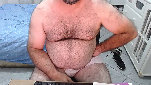 Snapshot of MysterBearMG chatting on December 2025 10:58:02 PM MysterBearMG online show from December 2025 10:58:02 PM