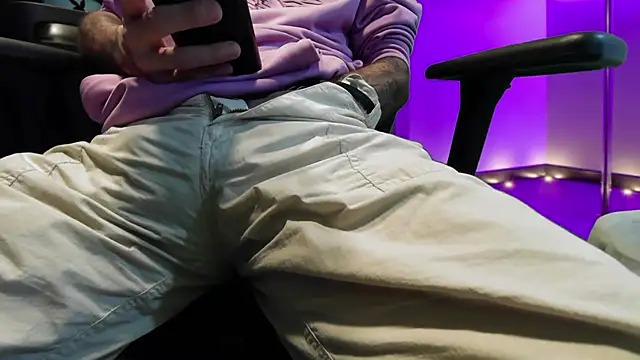 Snapshot of kuruptxxx_live chatting on November 2025 07:03:01 PM kuruptxxx live online show from November 2025 07:03:01 PM