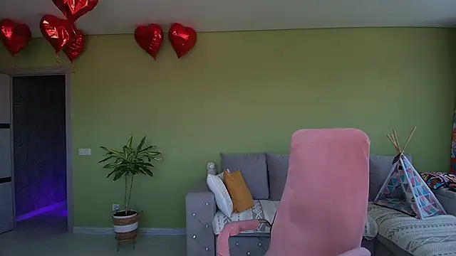 Cuddle Cat online show from June 2026 06:00:01 AM