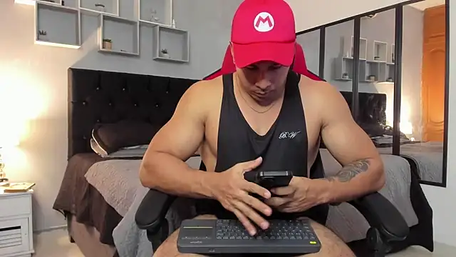 tyler hank01 online show from December 2025 09:33:01 PM