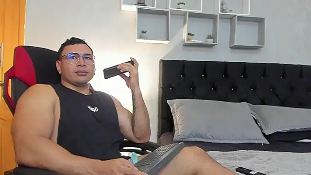 tyler hank01 online show from April 2026 11:48:01 PM