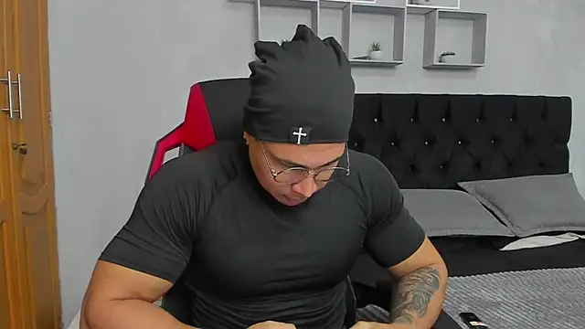 tyler hank01 online show from June 2026 10:56:02 PM