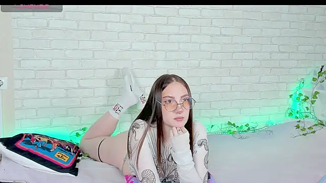 Snapshot of LinaKenny chatting on December 2025 02:34:01 PM LinaKenny online show from December 2025 02:34:01 PM