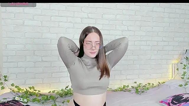 Snapshot of LinaKenny chatting on December 2025 02:15:01 PM LinaKenny online show from December 2025 02:15:01 PM