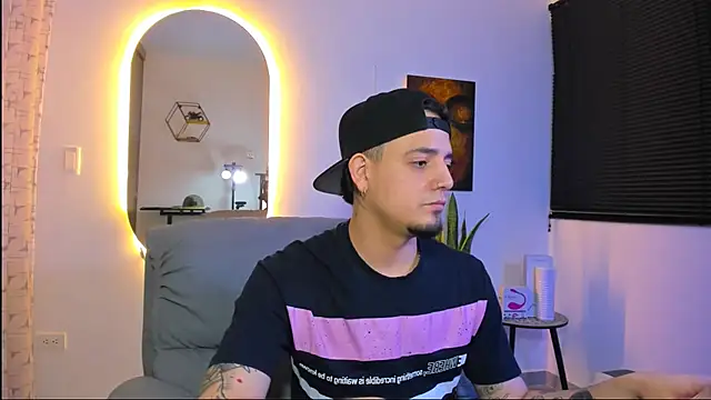 alejandro calderon1 online show from February 2026 04:19:01 AM