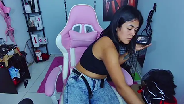 Snapshot of Hannah-grace chatting on October 2025 02:50:02 PM Hannah-grace online show from October 2025 02:50:02 PM