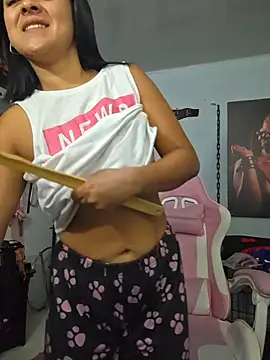 Snapshot of Hannah-grace chatting on November 2025 09:33:02 AM Hannah-grace online show from November 2025 09:33:02 AM