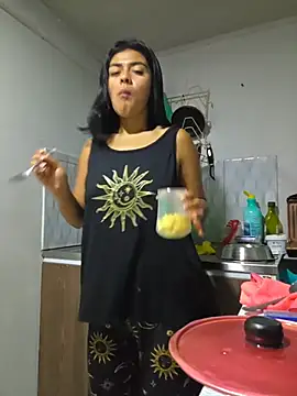 Snapshot of Hannah-grace chatting on November 2025 10:05:01 AM Hannah-grace online show from November 2025 10:05:01 AM