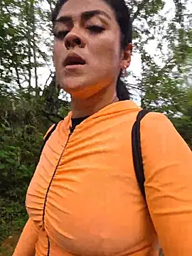 Snapshot of Hannah-grace chatting on November 2025 11:54:01 AM Hannah-grace online show from November 2025 11:54:01 AM