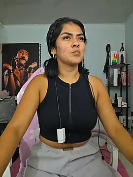 Snapshot of Hannah-grace chatting on November 2025 01:21:02 PM Hannah-grace online show from November 2025 01:21:02 PM