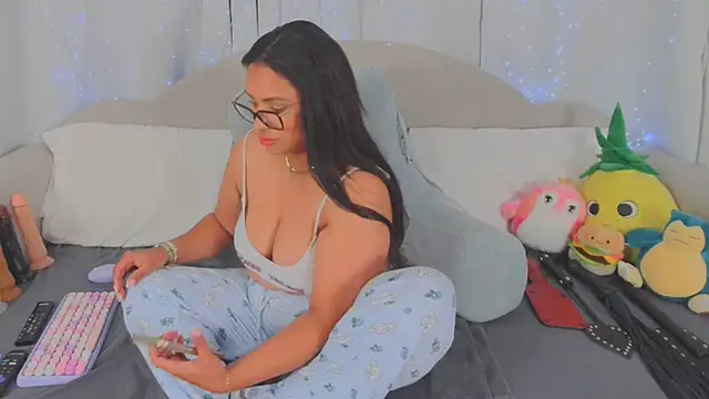 Snapshot of MeghanXO chatting on June 2026 02:00:01 AM MeghanXO online show from June 2026 02:00:01 AM