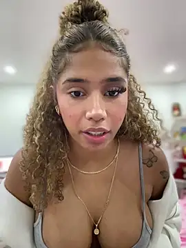 Snapshot of stormyy_ chatting on June 2026 01:17:01 AM stormyy online show from June 2026 01:17:01 AM